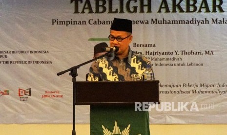 Ketua Pimpinan Pusat Muhammadiyah yang juga Duta Besar RI untuk Lebanon Drs Hajrianto Y Thohari MA memberikan ceramah pada tabligh akbar yang diselenggarakan Pimpinan Cabang Istimewa Muhammadiyah (PCIM) Malaysia di Hotel Regency Kuala Lumpur, Rabu (06/02/2019). 