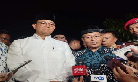 Ketua Pimpinan Wilayah Muhammadiyah (PWM) Daerah Istimewa Yogyakarta Ikhwan Ahada didampingi Sekretaris PWM DIY Arif Jamali Muis dan Jajaran Wakil Ketua PWM DIY menerima kunjungan silaturahim Calon Presiden RI Anies Baswedan, di kantor PWM DIY jalan Gedongkuning Yogyakarta, Selasa (23/1/2024) sore.