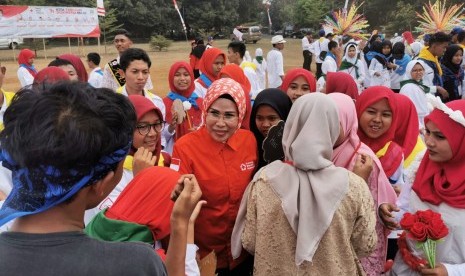 Ketua PMI Provinsi Banten Ratu Tatu Chasanah membuka Jumpa Bakti Gembira (Jumbara) Palang Merah Remaja (PMR) III di Puspitek, Serpong, Kota Tangerang Selatan, Selasa-Kamis (17-19/9).