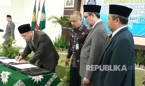 Ketua PP Muhammadiyah Agus Taufiqurrahman melantik Direktur Utama dan Direktur Bidang  RS PKU Muhammadiyah Yogyakarta dan Gamping Masa jabatan 2017-2021 di Convention.Hall RS PKU Muhammadiyah Gamping, Senin (18/12). 