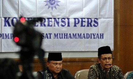 Ketua PP Muhammadiyah Bidang Tarjih Tadjid Yunahar Ilyas (kanan).