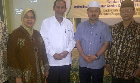 Ketua Presidium DPP ICMI DR Marwah Daud Ibrahim bersama Sultan H Khairul Saleh (dua dari kiri).