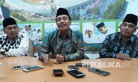 Ketua PWNU Jatim Hasan Mutawakkil Alallah (tengah)  (ilustrasi).