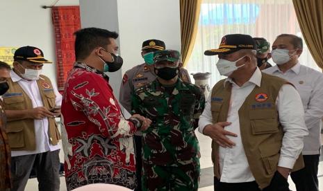 Ketua Satuan Tugas (Satgas) Penanganan Covid-19 Letjen TNI Ganip Warsito mengapresiasi Pemerintah Kota Medan dalam memberikan pelayanan warga yang terpapar virus SARS-CoV-2. Hal tersebut disampaikan saat berkunjung ke Wisma PPPTK-BBL Kota Medan, Sumatra Utara, pada Jumat (6/8). 