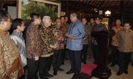 Ketua Sekretariat Gabungan (Setgab) Partai Koalisi, Presiden Susilo Bambang Yudhoyono, bersama pimpinan Setgab menggelar jumpa pers di Kediaman SBY di Cikeas, Bogor, Rabu malam (14/3).