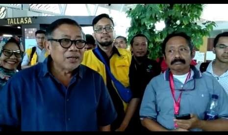 Ketua tim bantuan medis Universitas Hasanuddin, Prof dr Idris Paturusi,.sesaat sebelum bertolak ke NTB untuk memberikan bantuan medis kepada korban gempa Lombok. 