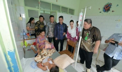 Ketua Tim BURT DPR RI, Agung Budi Santoso, melakukan kunjungan ke Rumah Sakit (RS) Stana Anna Kendari, Provinsi Sulawesi Tenggara, Rabu (5/4).