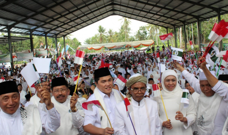 Ketua Tim Kampamye Nasional (TKN) untuk pemenangan Jokowi-Maruf, Erick Thohir (ketiga kiri) saat menghadiri deklarasi JKSN wilayah Tapal Kuda, Jawa Timur yang menyatakan diri mendukung pasangan Joko Widodo-KH. Maruf Amin pada kontestasi Pilpres 2019.