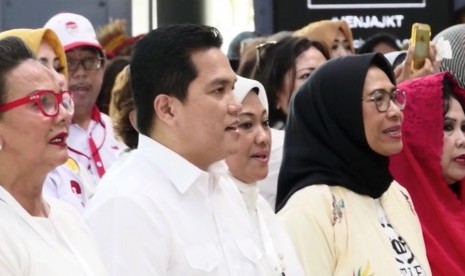 Ketua Tim Kampanye Nasional Joko Widodo-Ma’ruf Amin, Erick Thohir (kedua kiri)