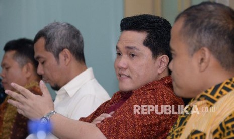 Ketua Tim Kampanye Nasional (TKN) Joko Widodo-Ma'ruf Amin, Erick Thohir memberikan paparan saat berkunjung ke kantor Republika, Jakarta, Rabu (30/1).