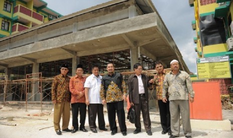 Ketua Tim Kunjungan Kerja Komisi VIII DPR RI Deding Ishak meninjau lokasi Embarkasi Haji Antara, di Pekanbaru, Riau.