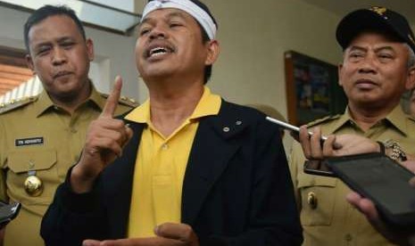 Ketua Tim Pemenangan Jokowi-Ma'ruf daerah Jabar, Dedi Mulyadi temui Wali Kota Bekasi, Rahmat Effendi  di Sekolah BPK Penabur Harapan Indah, Medan Satria, Kota Bekasi, Senin (24/9). 