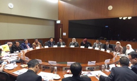 Ketua Timwas TKI DPR RI, Fahri Hamzah, beserta rombongan melakukan pertemuan dan rapat dengan Anggota Legislatif Hong Kong di Hong Kong pada Senin (20/2).