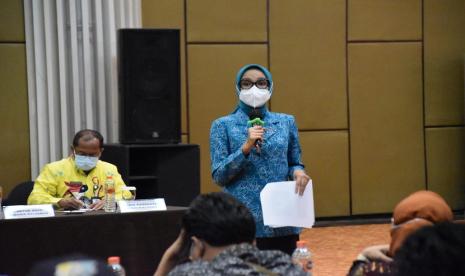 Ketua TP-PKK Kalteng Ivo Sugianto Sabran menyampaikan bahwa stunting mengancam anak Bangsa. Stunting adalah ketika tinggi badan balita lebih pendek dari standar tinggi badan seumurnya. Hampir 9 juta atau lebih dari 1/3 balita di indonesia mengalami stunting.