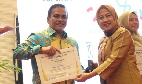 Ketua TP PKK Muba Thia Yufada kali ini dinobatkan menjadi Outstanding Women In South Sumatra oleh media cetak Tribun Sumsel (Kompas Gramedia Group) dalam rangkaian Acara 7 Outstanding Award Tribun Sumsel.