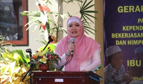 Ketua TP PKK Provinsi NTB Erica Zainul Majdi saat meluncurkan program perdana di Panti Sosial Karya Wanita (PSKW) “Budi Rini” Selagalas Mataram, Jumat (21/8)