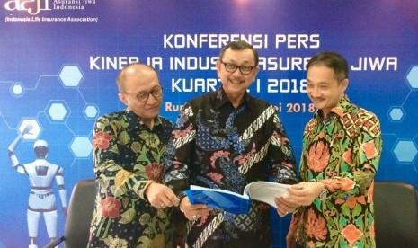 Ketua Umum Asosiasi Asuransi Jiwa Indonesia (AAJI) Hendrisman Rahim memaparkan kinerja industri asuransi jiwa pada kuartal I 2018.