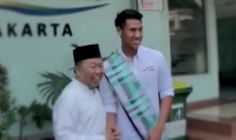 Ketua Umum Badan Amil Zakat Nasional (Baznas) Didin Hafidhuddin (kiri)