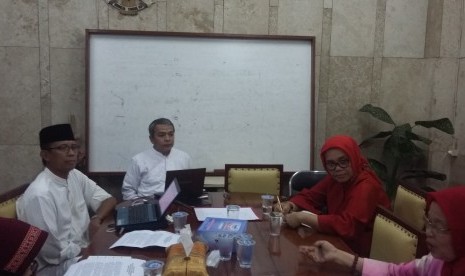 Ketua Umum BP4 Wahyu Widiana dan pengurus BP4 Fuad Nasar, serta Lydia Freyani Hawadi dan Nurhayati Djamas membahas fenomena LGBT.