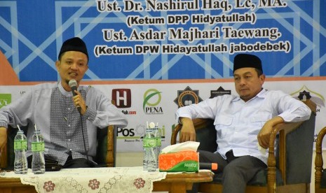  Ketua Umum DPP Hidayatullah, Dr  Nashirul Haq MA (kiri) dan Ustaz Bachtiar Nasir.