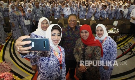 Ketua Umum DPP Ikatan Wanita Pengusaha Indonesia (IWAPI) Dyah Anita Prihapsari (kedua kiri)  -foto ilustrasi-