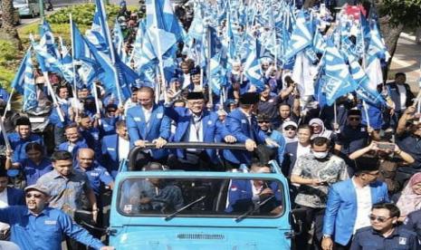 Kenaikan elektabilitas survei PAN harus dibaca lebih optimistis. Foto ilustrasi Ketua Umum DPP PAN Zulkifli Hasan memimpin pendaftaran bacaleg ke KPU RI, Jumat (12/5/2023).