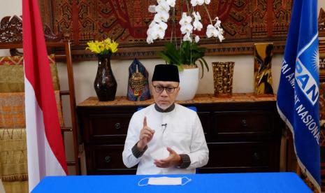 Ketua Umum DPP PAN Zulkifli Hasan mengingatkan agar tunjangan hari raya (THR) tahun ini tidak dicicil.