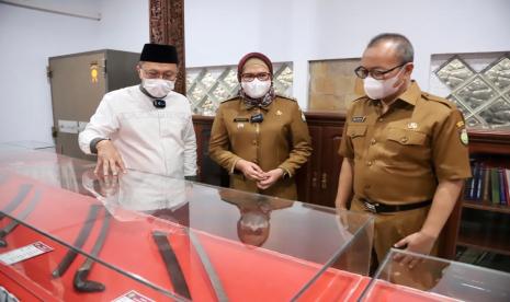 Ketua Umum DPP PAN Zulkifli Hasan, saat bersilaturahim dengan Bupati Indramayu, Nina Agustina, Senin (13/9).