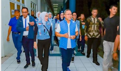 Ketua Umum DPP PAN Zulkifli Hasan (depan) saat persiapan kegiatan PANTura (PAN Turnamen).