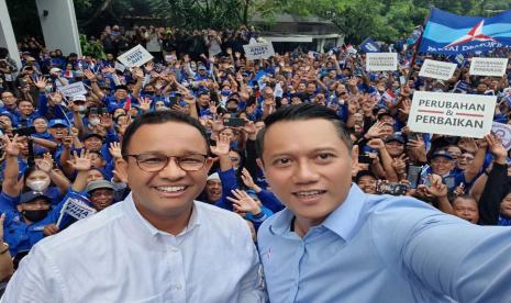 Ketua Umum DPP Partai Demokrat, Agus Harimurti Yudhoyono (AHY) bersama capres 2024 Anies Rasyid Baswedan. Ketum Demokrat AHY berharap cawapres untuk Anies Baswedan segera diumumkan.