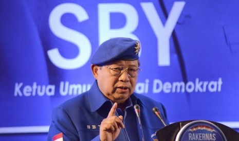 Ketua Umum DPP Partai Demokrat Susilo Bambang Yudhoyono menyampaikan pidato sambutannya saat membuka Rapat Kerja Nasional (Rakernas) Partai Demokrat di Hotel Lombok Raya, Mataram, NTB, Senin (8/5).