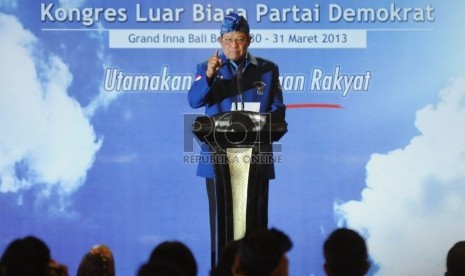   Ketua Umum DPP Partai Demokrat terpilih Susilo Bambang Yudhoyono, menyampaikan pidato politik dalam Kongres Luar Biasa di Sanur,Denpasar,Sabtu(30/3). (Republika/Aditya Pradana Putra)