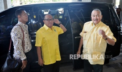 Ketua Umum DPP Partai Golkar Aburizal Bakrie (tengah) saat membuka Musyawarah Daerah (Musda) IX Partai Golkar Sumatera Selatan (Sumsel) di Palembang, Rabu (27/4).Republika/Maspril Aries