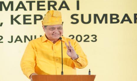 Ketua Umum DPP Partai Golkar Airlangga Hartarto saat memberi pengarahan pada acara Rakornis dan Bimtek Pemenangan Pemilu di Hotel Labersa, Pekanbaru, Riau, Sabtu (21/21/2023). 