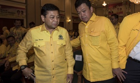 Ketua Umum DPP Partai Golkar Setya Novanto (kiri) didampingi Ketua Koordinator Bidang Pemenangan Pemilu Wilayah Indonesia I Nusron Wahid (kanan) (Ilustrasi)