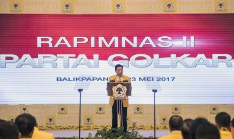 Ketua Umum DPP Partai Golkar Setya Novanto menyampaikan pidato politiknya saat pembukaan Rapimnas II partai Golkar di Balikpapan, Kalimantan Timur, Senin (22/5).