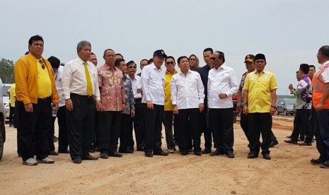 Ketua Umum DPP Partai Golkar Setya Novanto (tengah) melakukan kunjungan ke Provinsi Lampung, Kamis (26/1).