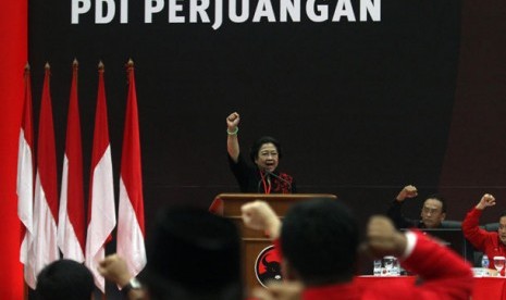  Ketua Umum DPP PDI Perjuangan, Megawati Soekarnoputri  menutup Rapat Kerja Nasional (Rakernas) III PDIP di Jakarta, Ahad (8/9). 