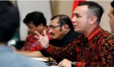 Ketua Umum DPP Pemuda Perindo Effendy Syahputra (kanan)