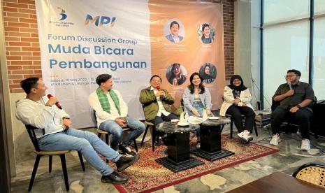 Ketua Umum DPP PPP sekaligus Menteri Perencanaan Pembangunan Nasional (PPN)/Kepala Bappenas, Suharso Monoarfa menjadi pembicara di FGD bertajuk  