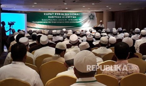 Ketua Umum DPP Rabithah Alawiyah, Habib Zein bin Umar Smith saat sambutan Rakernas Rabithah Alawiyah di  Jakarta, Jumat (24/11) malam.