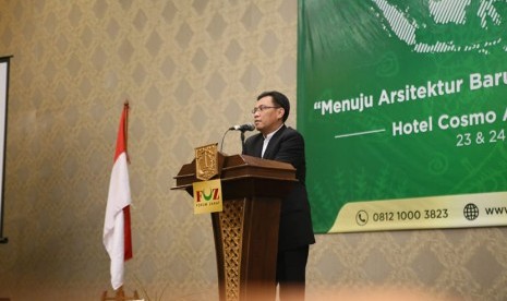 Ketua Umum Forum Zakat Bambang Suherman menyampaikan sambutannya  pada acara CEO LAZ Forum di Jakarta, Rabu (23/10)