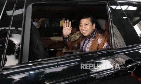 Ketua Umum Golkar Setya Novanto usai melakukan pertemuan di Jakarta, Senin (28/11).