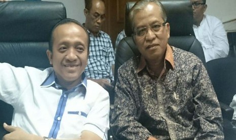 Ketua Umum Himpunan Alumni IPB Dr Ir Bambang Hendroyono (kiri) dan Rektor IPB Prof Dr Herry Suhardiyanto.