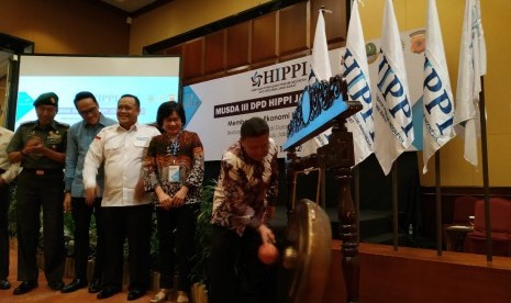 Ketua Umum Hippi Suryani Siddiq Motiq menghadiei Musda III DPP Hippi Jabar, di Hotel Aryaduta, Senin (11/11).