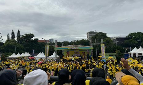 Ketua Umum IIPG Yanti Airlangga bersama sejumlah elite Partai Golkar menghadiri Lomba Senam Geulis Gemoy di Grand Sudirman Ballroom, Bandung, Jawa Barat, Jumat (19/1/2024).