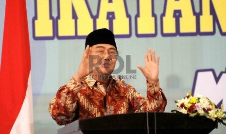 Ketua Umum Ikatan Cendekiawan Muslim se-Indonesia (ICMI) 2015 terpilih, Jimly Asshiddiqie, menyampaikan sambutannya saat penutupan Muktamar VI dan Milad ke-25 ICMI di Mataram, Nusa Tenggara Barat, Ahad (13/12). 