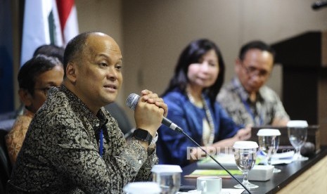 Ketua Umum Ikatan Saudagar Muslim Indonesia (ISMI) Ilham Habibie (tengah) saat Rakornas ke-2 di Jakarta. Kini, Jawa Timur telah mengukuhkan juga terbentuknya ISMI Jatim. 