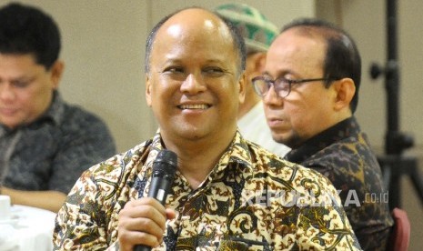 Ketua Umum Ikatan Saudagar Muslim Se-Indonesia (ISMI) Ilham Akbar Habibie menyampaikan paparannya saat Silaturahmi Bisnis ISMI di Jakarta, Jumat (10/3).