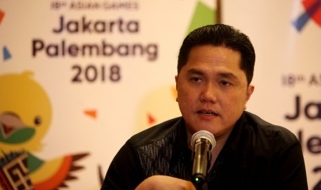 Ketua Umum Indonesia Asian Games Organizing Committee (INASGOC) Erick Thohir saat berbincang dengan awak media jelang buka puasa bersama di Jakarta, Ahad (6/4). Dalam perbincangan tersebut, Erick membahas sejumlah isu-isu terkini dan perkembangan persiapan penyelenggaraan Asian Games 2018